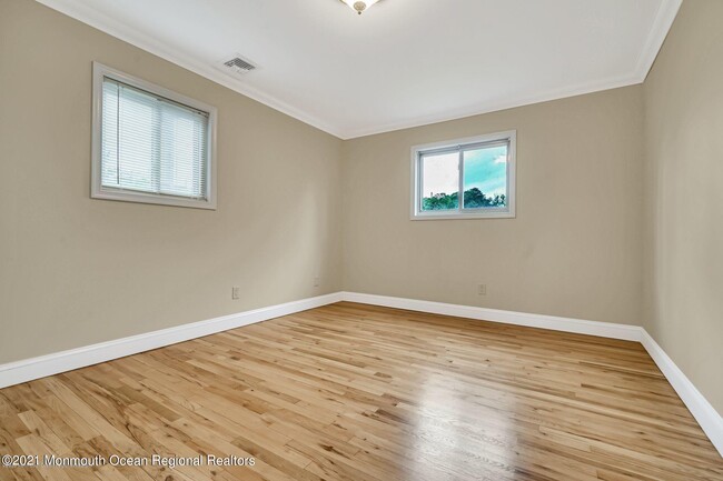 Building Photo - 1641 Elm Ave