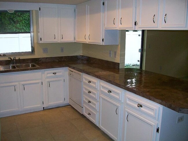 Foto del edificio - 4/2 Home conveniently located in Sarasota near Beaches, Jungle Gardens, Airport & Downtown!