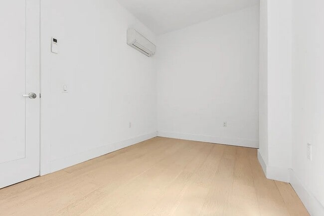 Building Photo - 245 Eldridge St