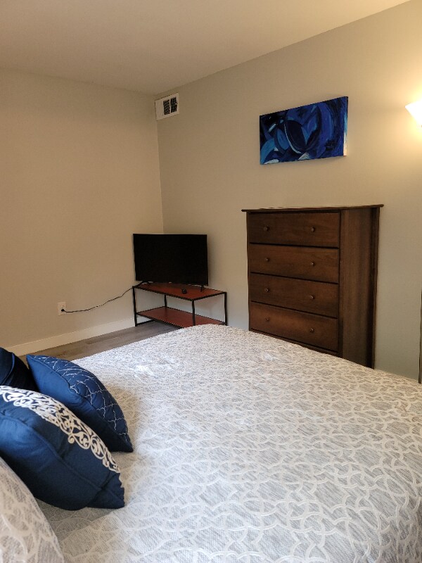 Building Photo - 1295 Schaub Dr