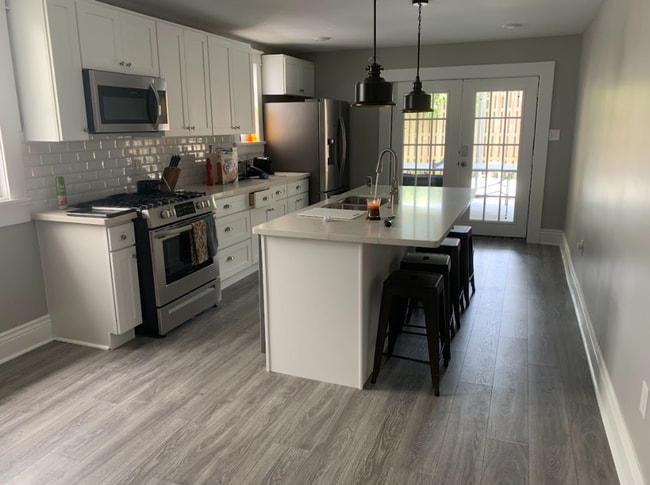 Building Photo - Charming Duplex in the Heart of Uptown New...