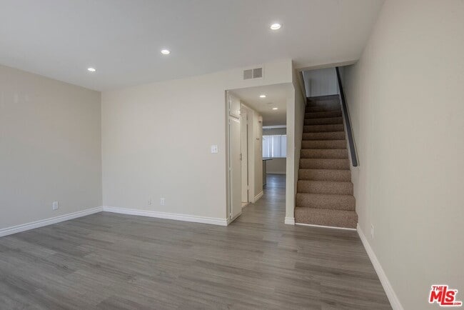 Building Photo - 11701 Oxnard St