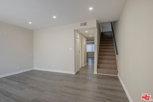 Foto del edificio - 11701 Oxnard St