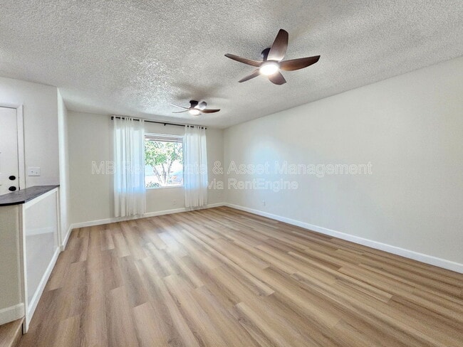 Foto del edificio - 5331 W Diana Ave