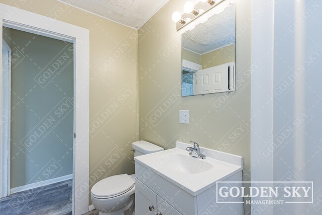 Building Photo - 2125 E Harvard Ave