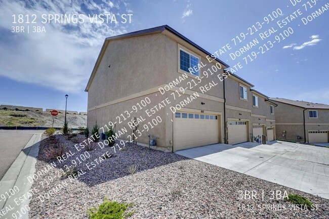 Foto del edificio - Beautiful 3 Bedroom Townhome Near I-25