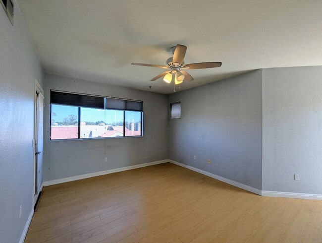 Building Photo - 4925 E Desert Cove Ave