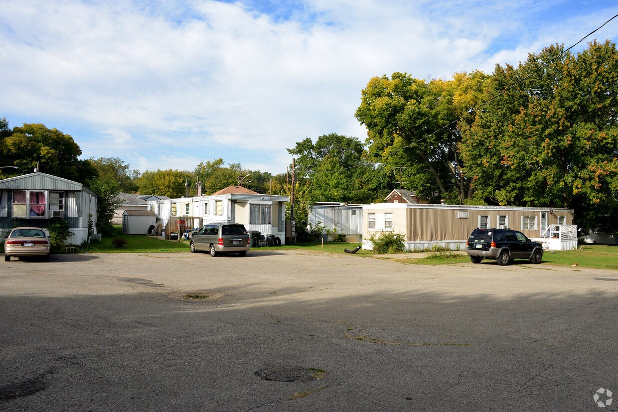 Primary Photo - Deerfield Estates