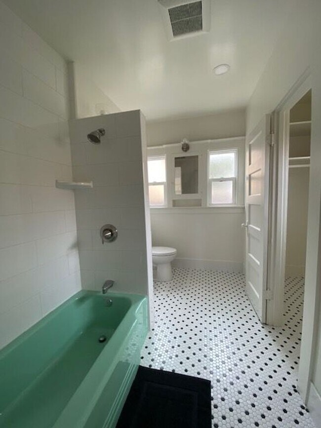 Foto del edificio - Cottage In Heart of North Park w/ A/C and ...