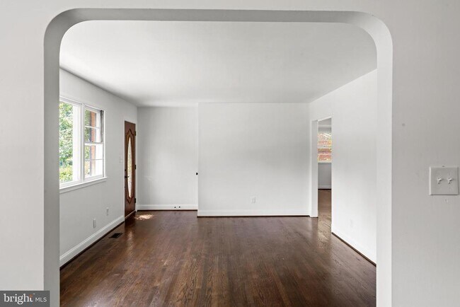 Building Photo - 5019 Leland Dr