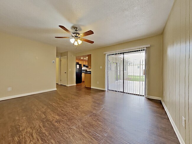 Building Photo - 206 Lochinvar Dr