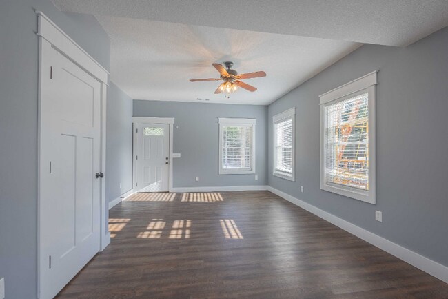 Foto del edificio - 48 Spring Creek Ct