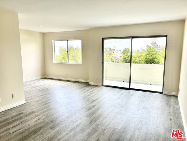 Foto del edificio - 1440 Reeves St