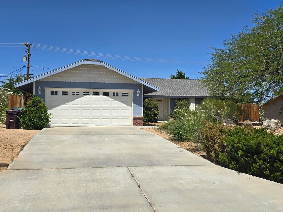 Foto principal - Coming Soon!! Wonderful neighborhood close...