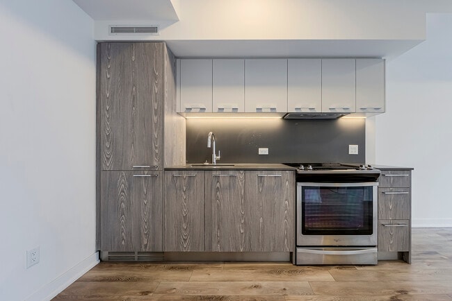 Building Photo - 30-730 Baseball Pl