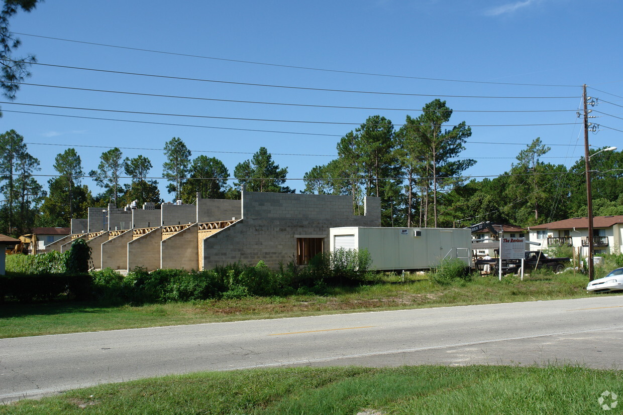 Building Photo - The Ravines Condominium