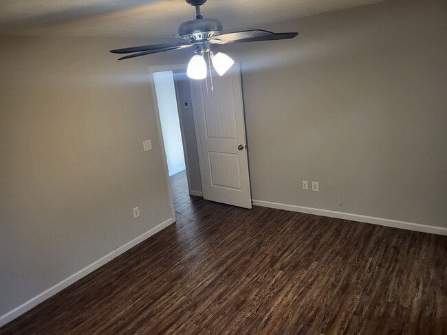 Building Photo - 3bd/2ba Beauty in Positively Phenix City!!