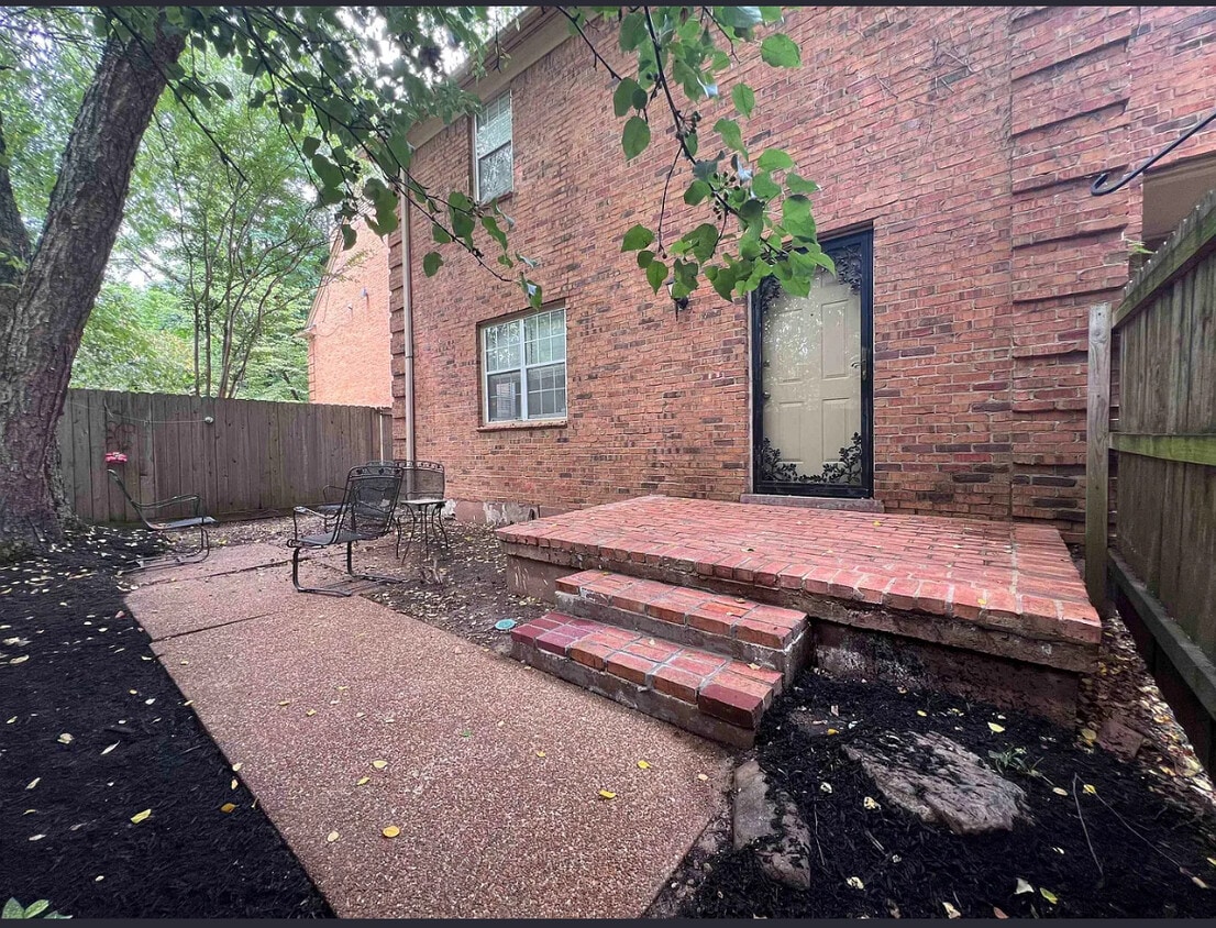 Patio - 258 Lombardy Pl