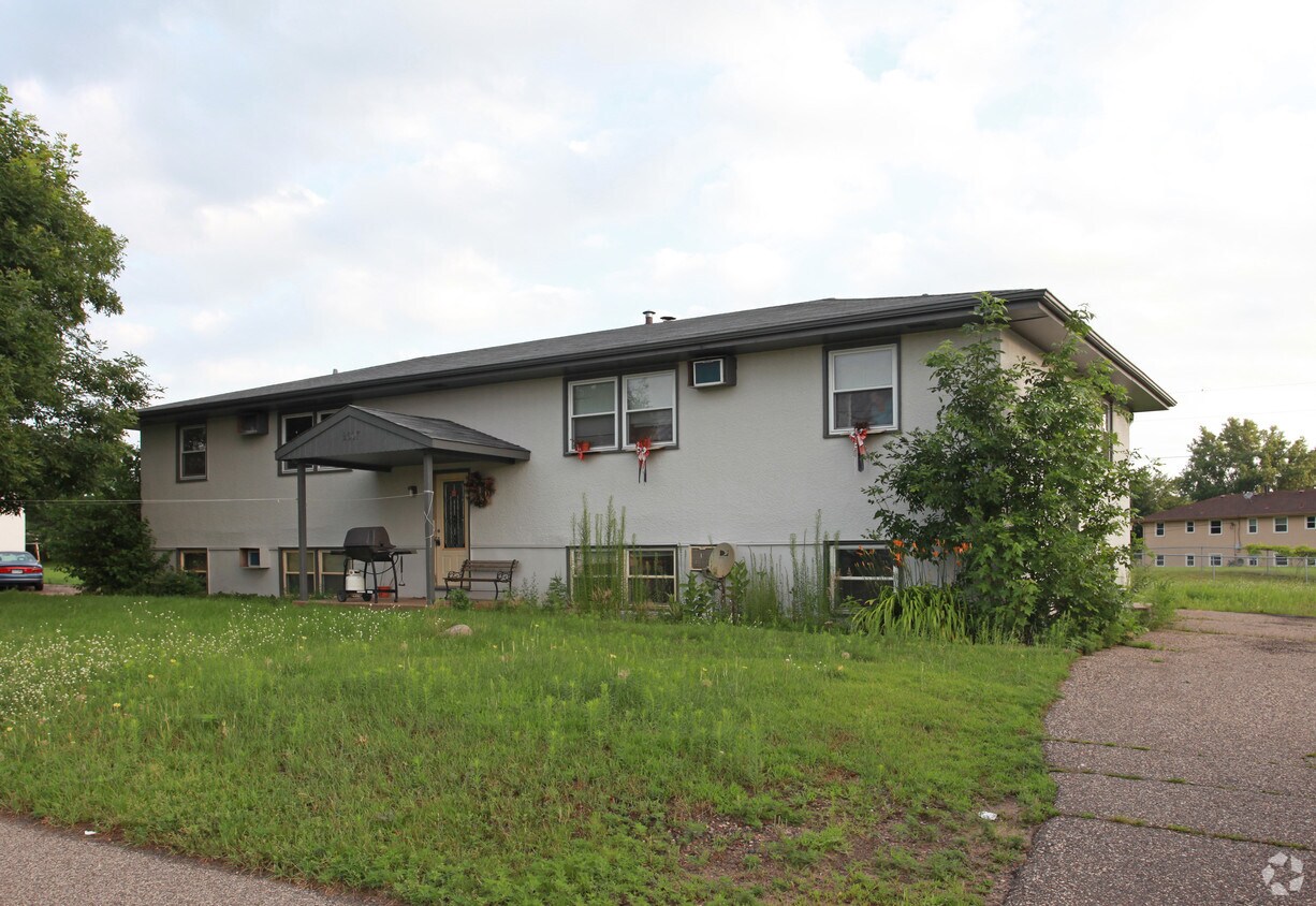 2607 Bunker Lake Blvd NW, Andover, MN 55304 Apartments in Andover, MN