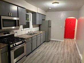 Building Photo - 714 Helmholz Ave