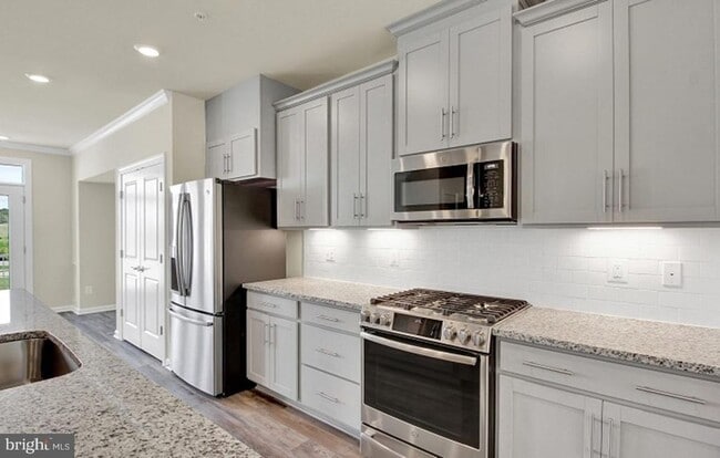 Building Photo - 45133 Kincora Dr