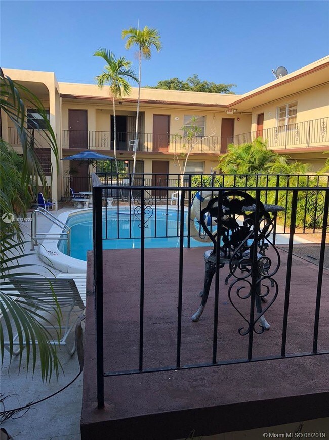 Building Photo - 465 S Royal Poinciana Blvd