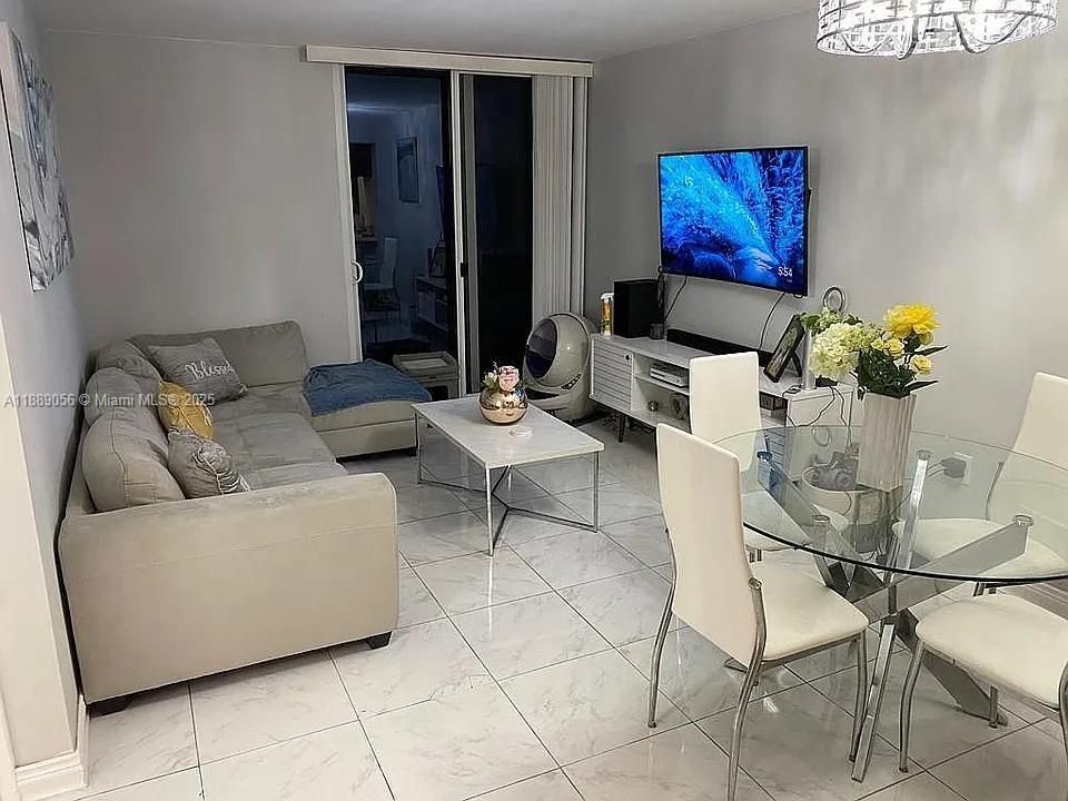 Building Photo - 800 N Miami Ave