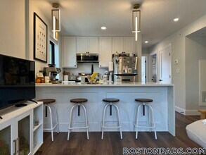 Building Photo - 35 Hunnewell Ave