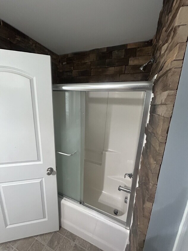 Building Photo - 3 bed 2.5 bath Townhome just off Timberlak...