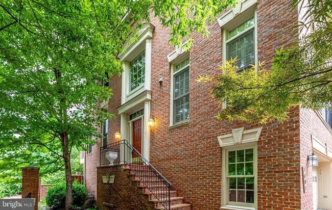 Building Photo - 1601 Colonial Hills Dr