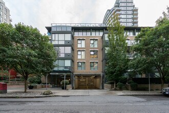 Building Photo - 1483 W 7th Ave