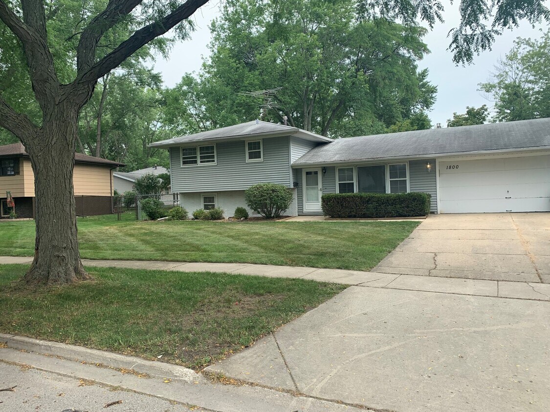 Primary Photo - 1800 Hartmann Dr