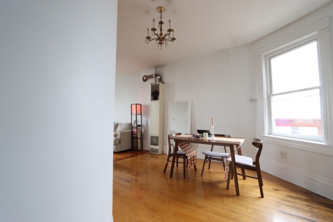 Building Photo - 1529 W 18th Pl