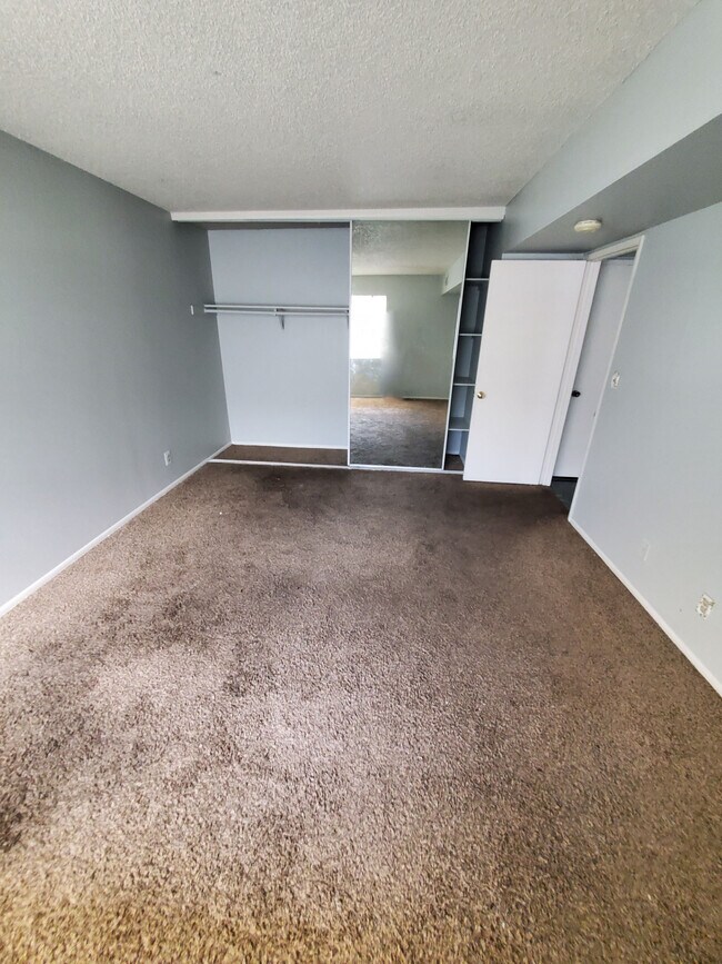 Building Photo - 1370 Vegas Valley Dr