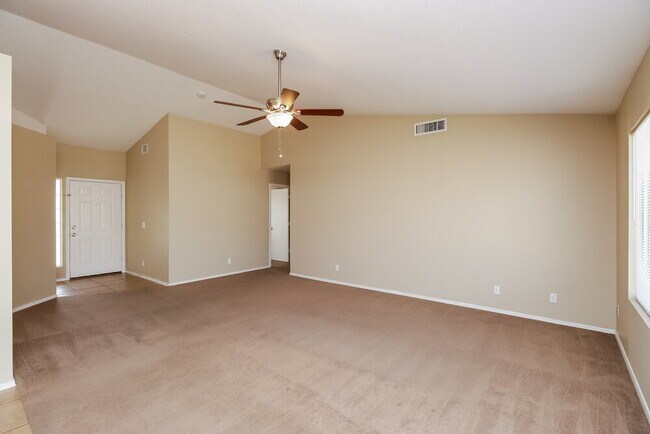 Foto del edificio - 8046 E Fairfield St