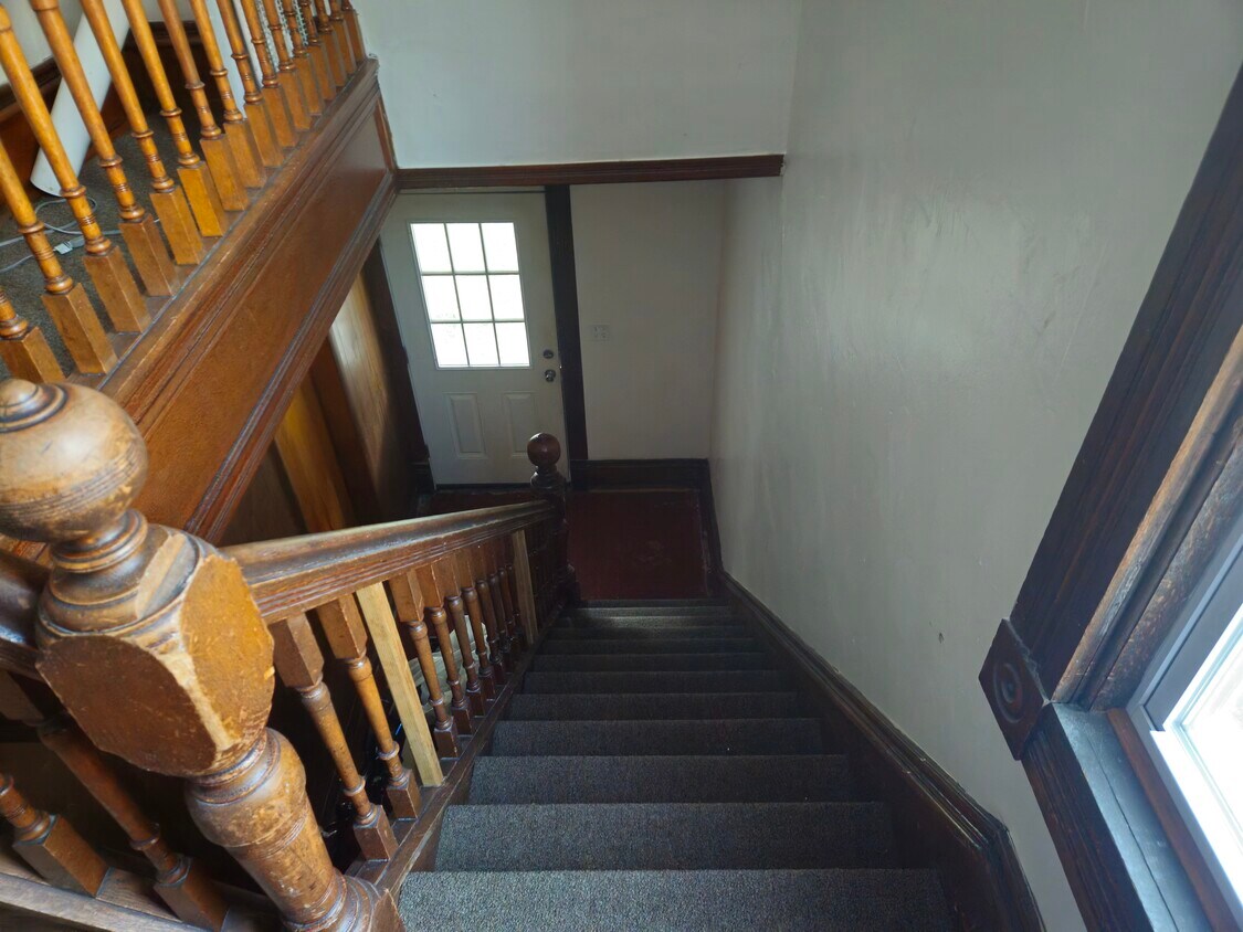 Foto principal - 912 E 2nd St