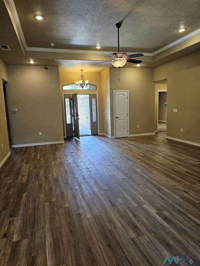 Building Photo - 113 Mariposa Dr