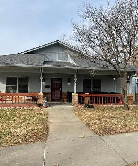 Building Photo - 520 N White Ave