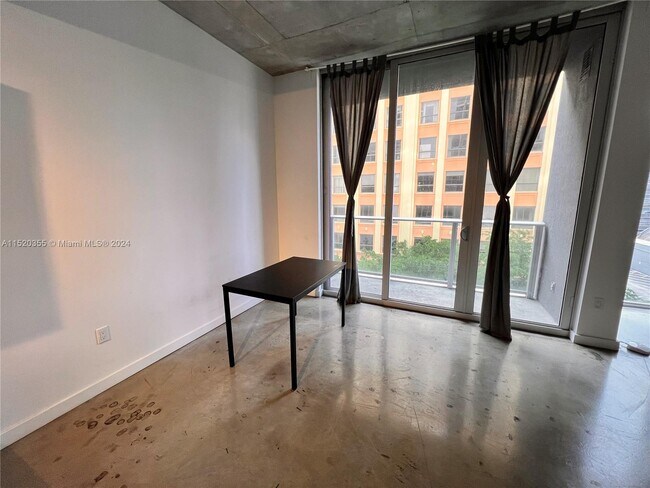 Foto del edificio - 151 SE 1st St