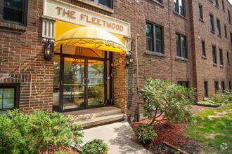 Building Photo - 129 Lenore St