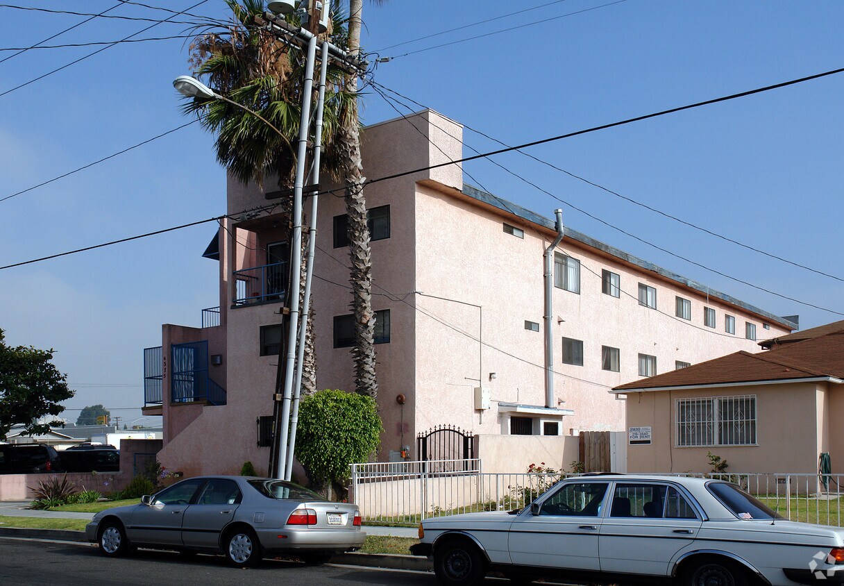 Foto del edificio - 4375 W 133rd St
