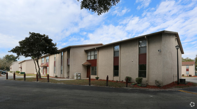 Building Photo - Grassy Pond