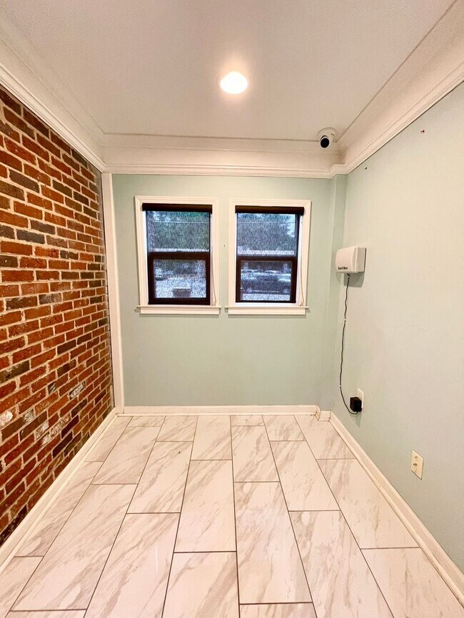 Foto del edificio - OFFICE SPACE in Forest Acres