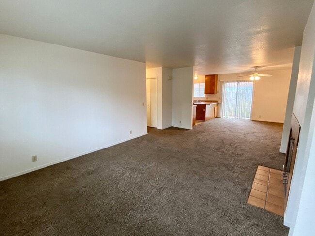 Building Photo - 1284 4th St