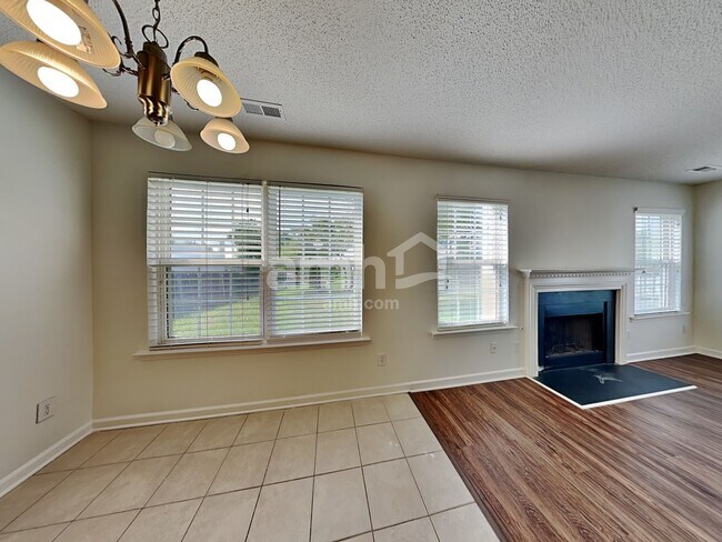 Building Photo - 3100 Marcony Way
