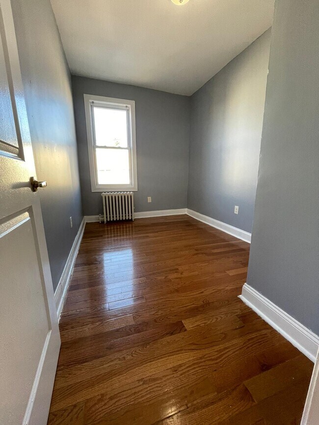 Unit 7 - 92 W 24th St