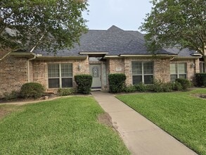 Building Photo - 208 Hartford Dr