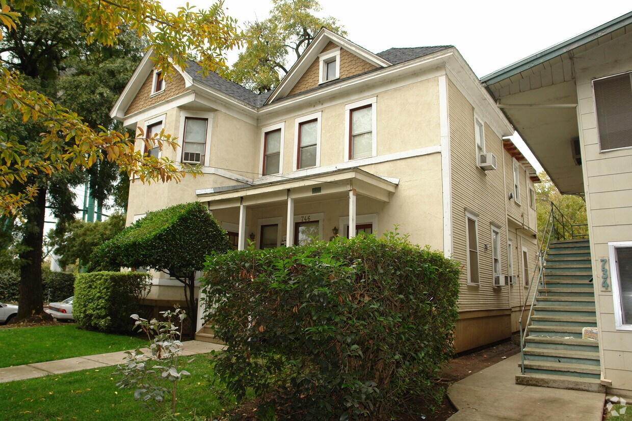 Primary Photo - 746 W 3rd St