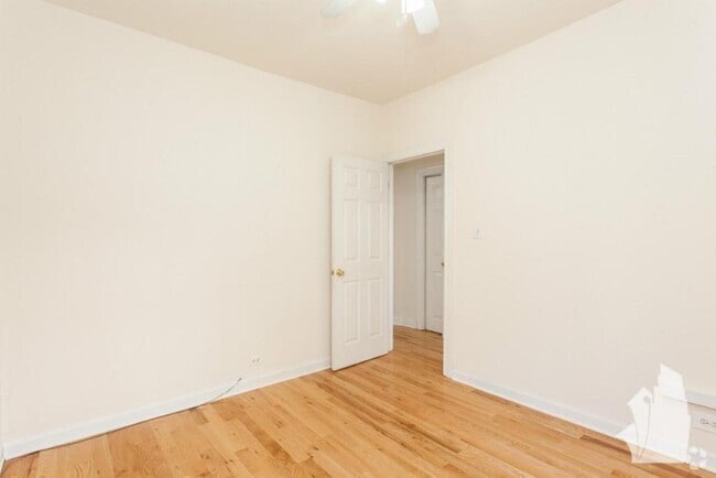 Building Photo - 3702 N Pine Grove Ave