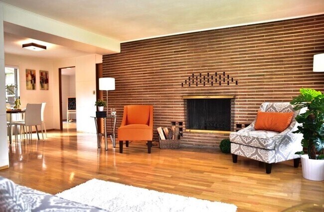 Building Photo - Laurelhurst Home